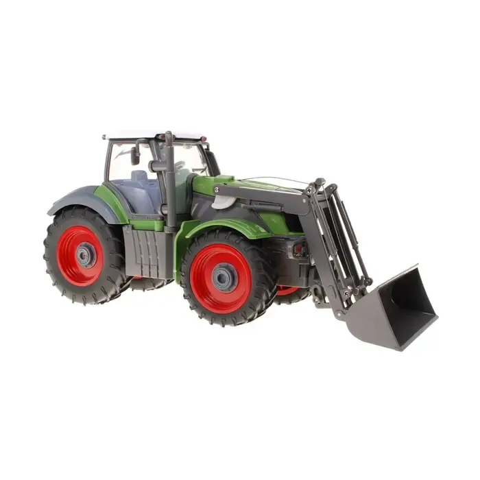RC Traktor se zeleným přívěsem, v měřítku 1:28