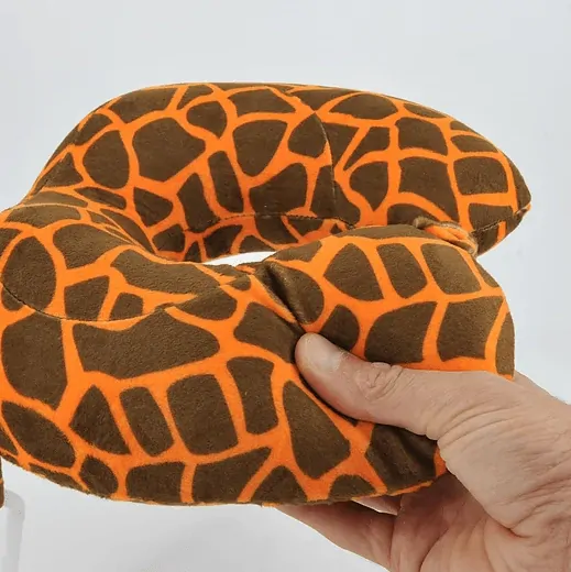 Hugger Ergonomický cestovní polštář - Giraffe