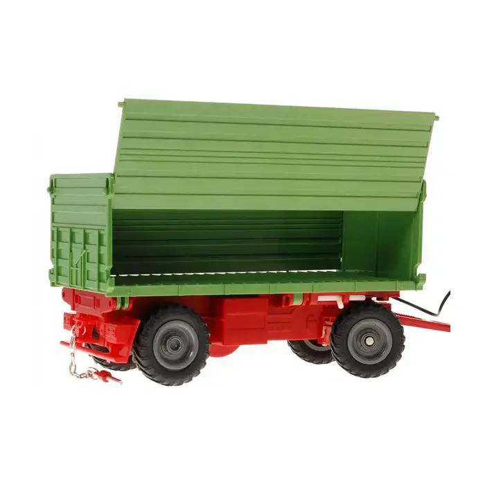 RC Traktor se zeleným přívěsem, v měřítku 1:28