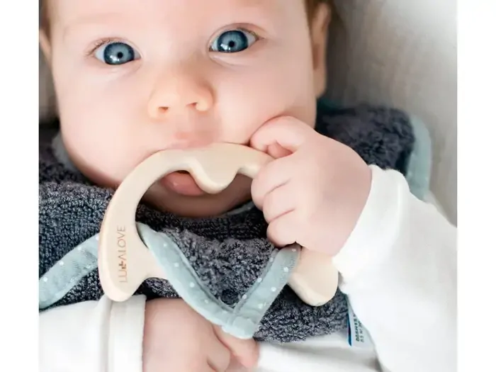 Lullalove SupeRRO baby ECO - Bryndák a kousátko 2v1, modrá
