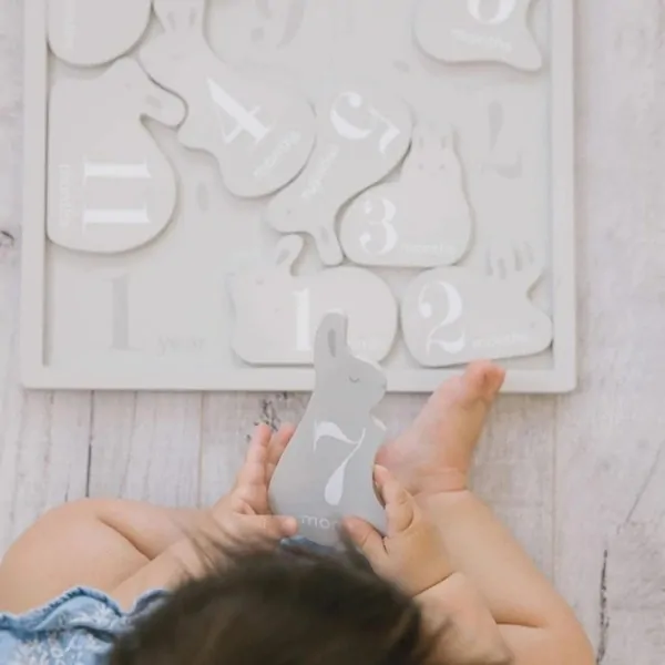 Pearhead - Milníkové dřevěné puzzle Zajíčci