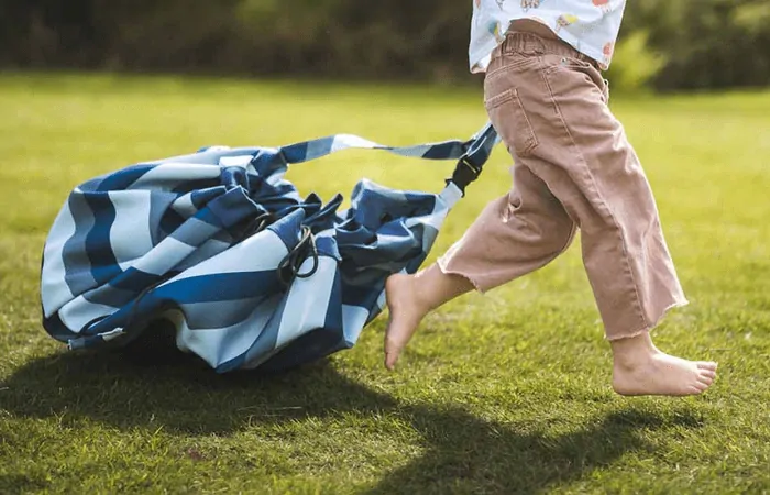 Nepromokavý vak na hračky/podložka na hraní Play and Go - Outdoor Blue/Green Stripes
